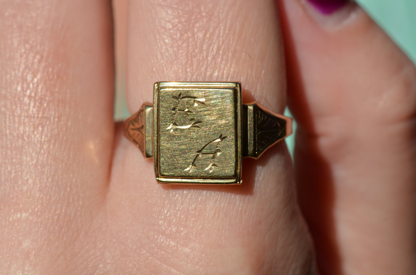 Sentimental Locket Signet Ring EA