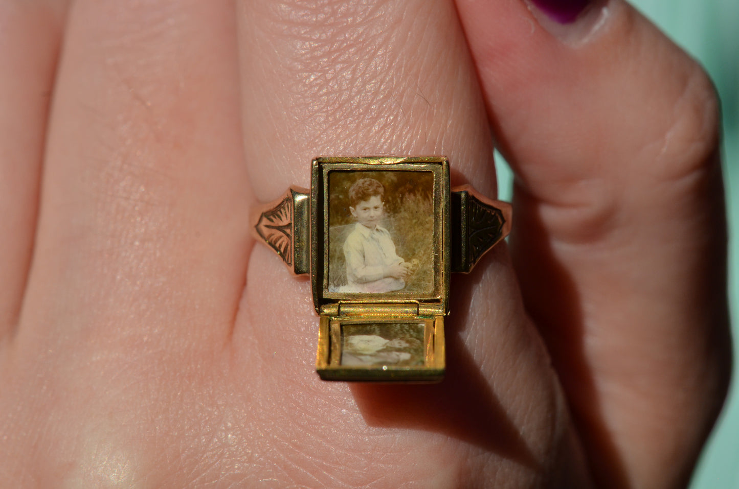 Sentimental Locket Signet Ring EA