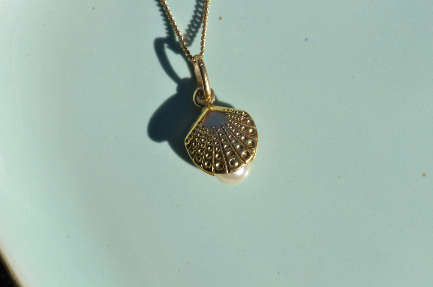 Sweet Open Shell and Pearl Charm