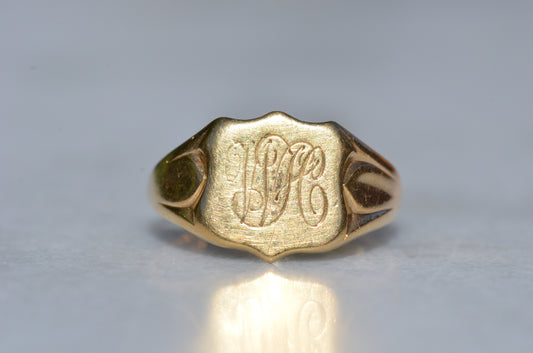 Buttery Vintage Shield Signet WH