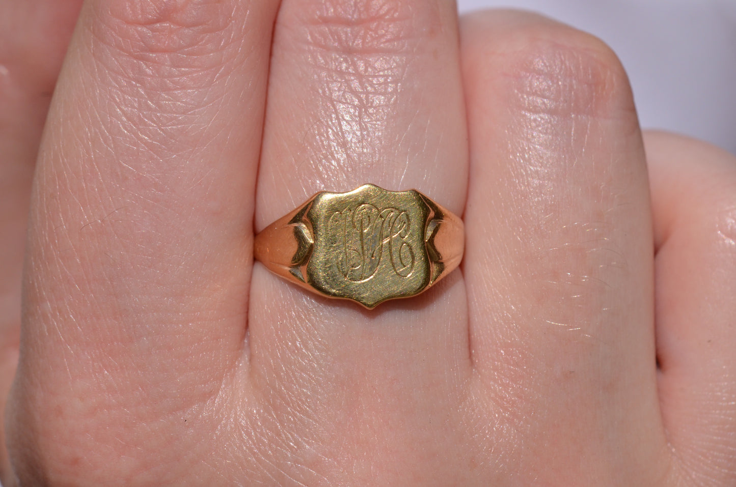 Buttery Vintage Shield Signet WH