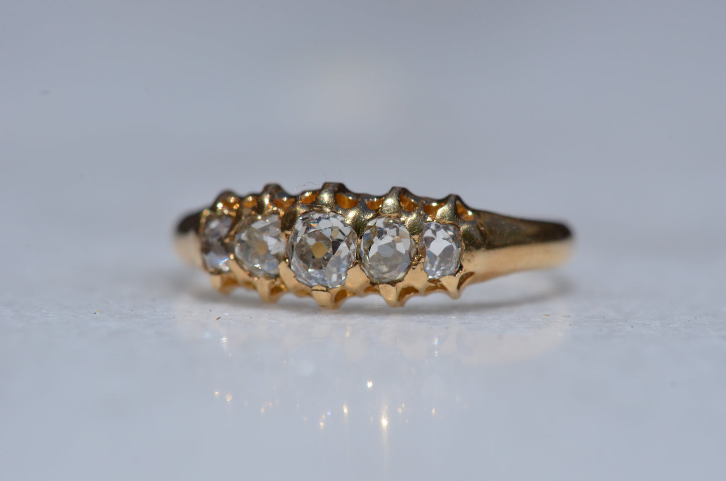 Soft Victorian Five Diamond Band