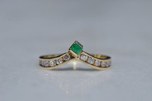 Vivid Emerald and Diamond Chevron Ring