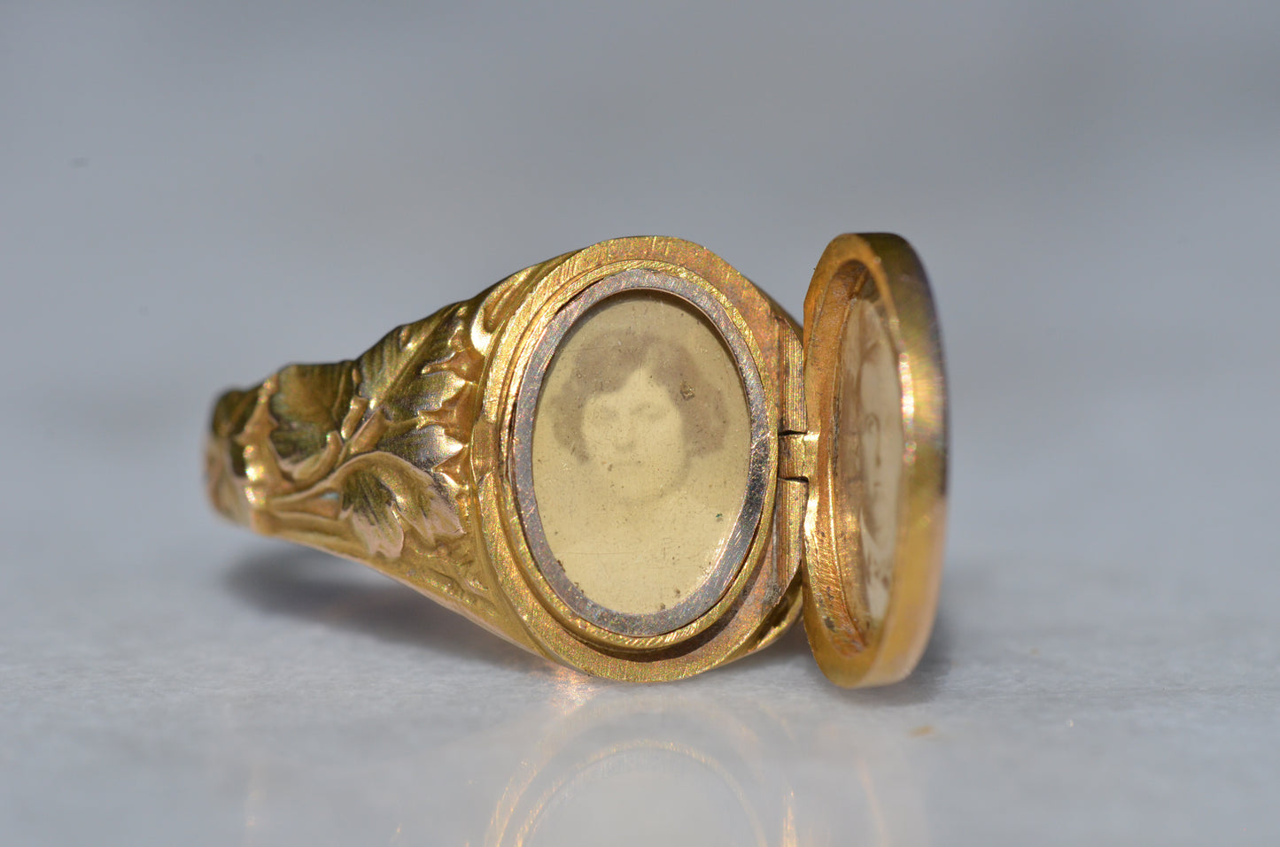 Heavy Antique Dual Portrait Locket Signet Ring MA