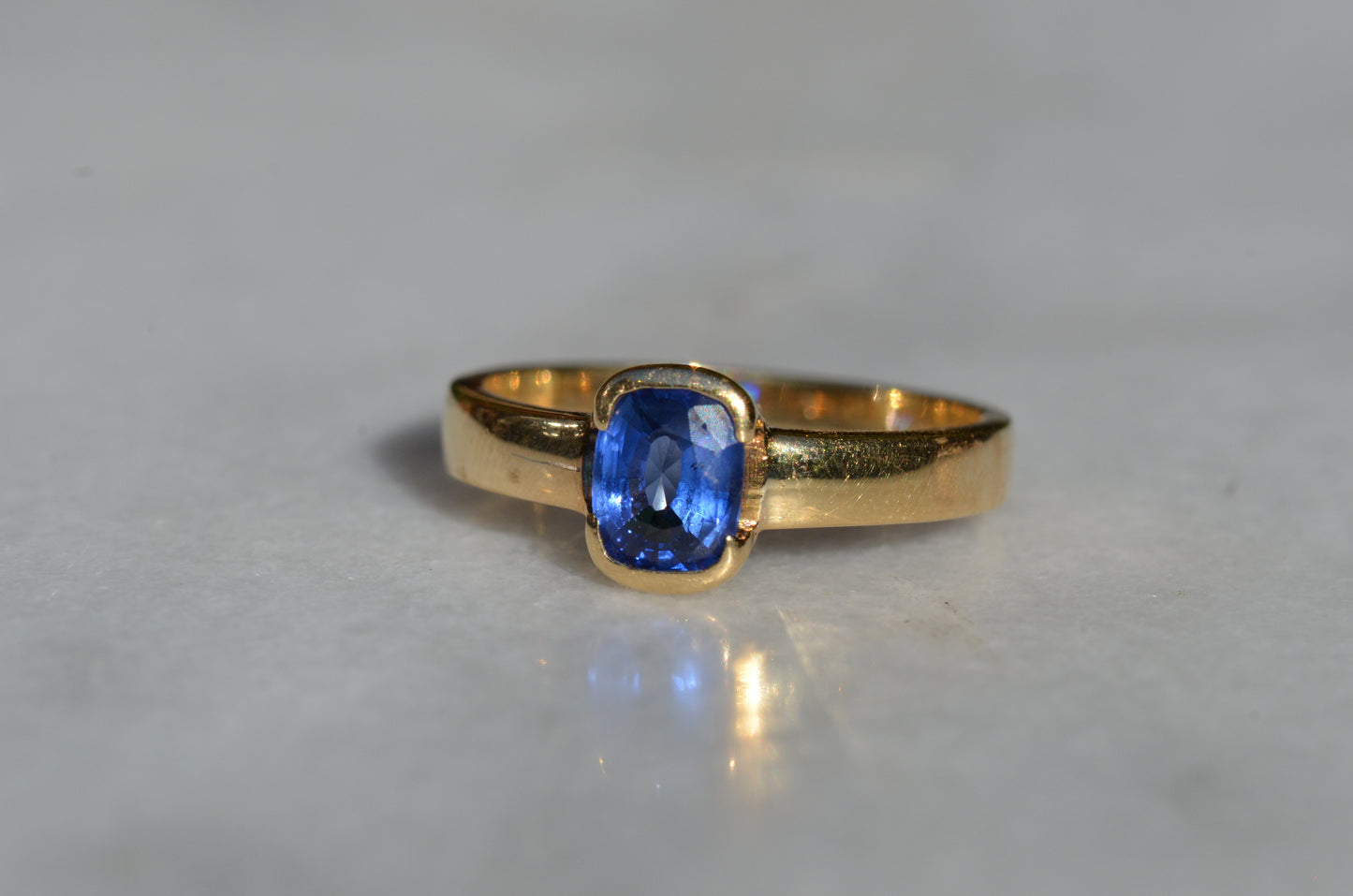 Velvety Vintage Sapphire Solitaire