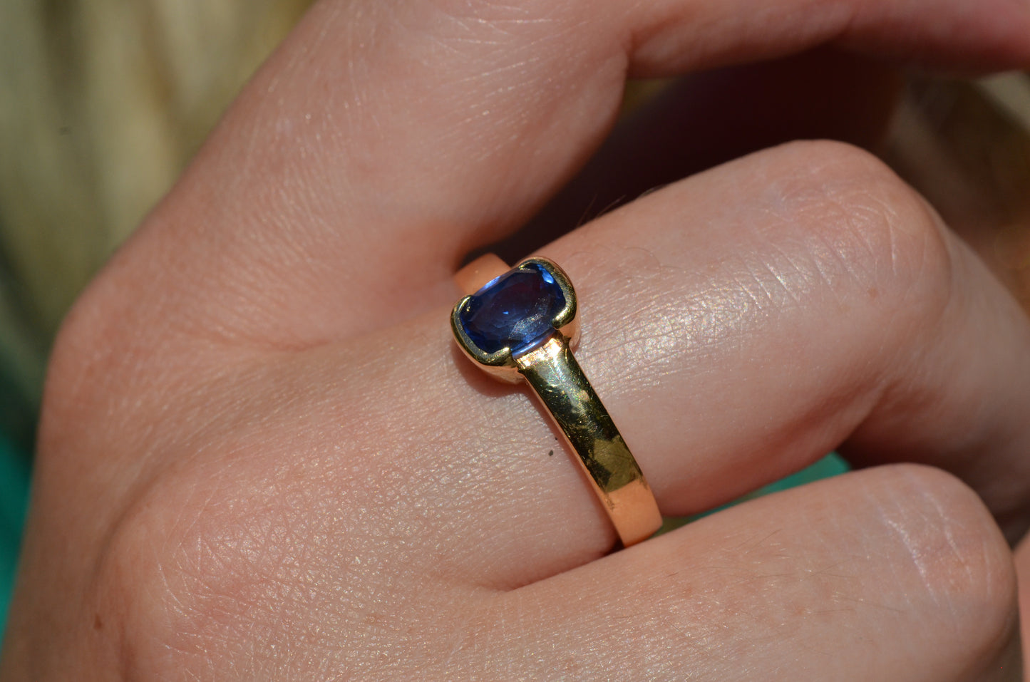 Velvety Vintage Sapphire Solitaire