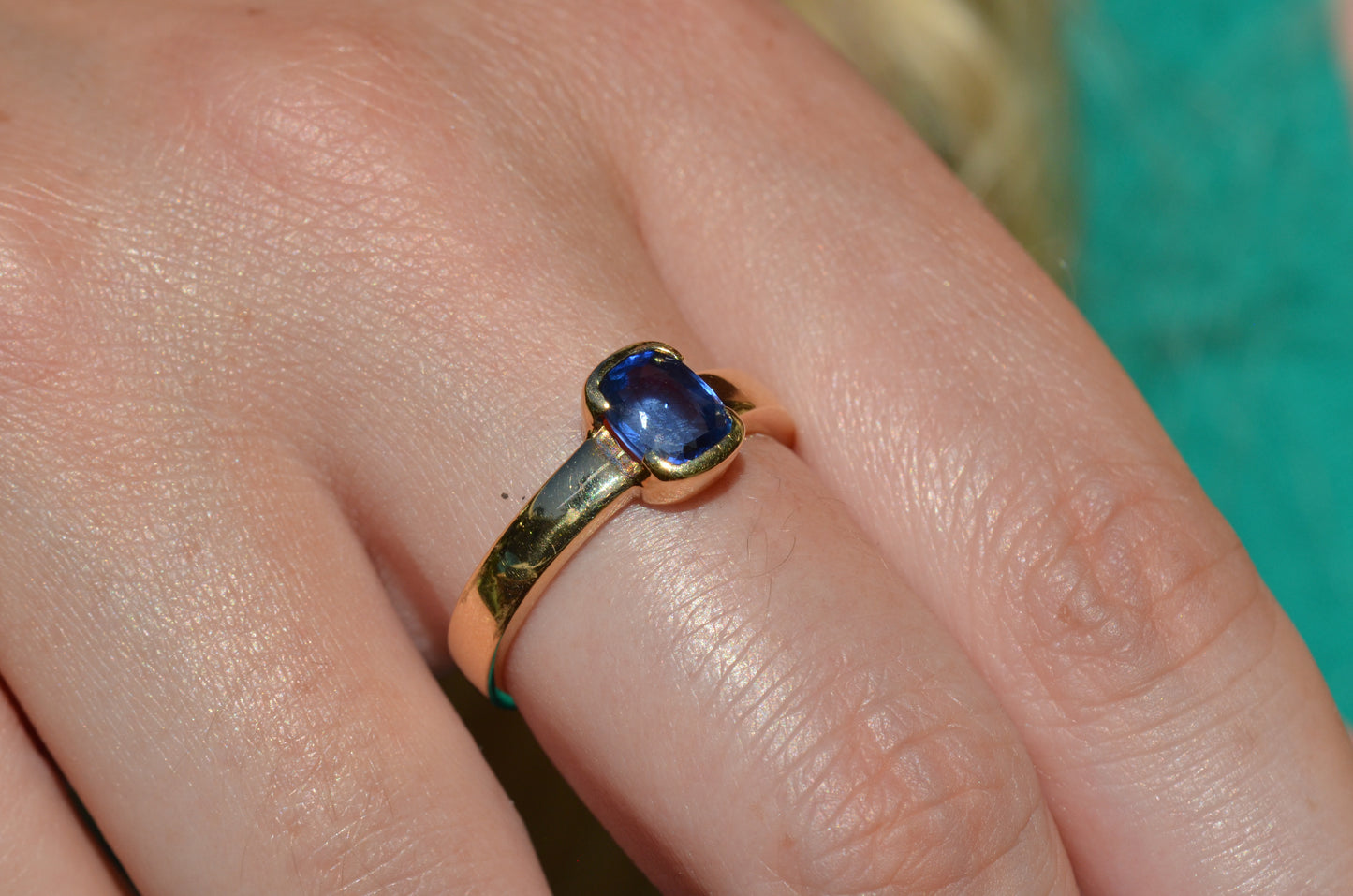 Velvety Vintage Sapphire Solitaire