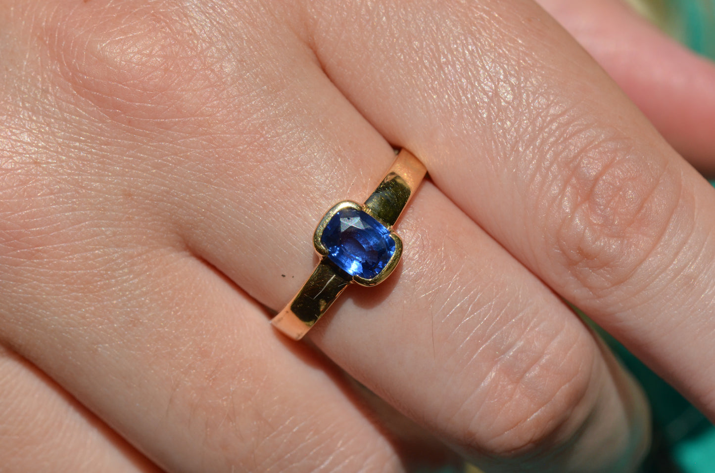 Velvety Vintage Sapphire Solitaire