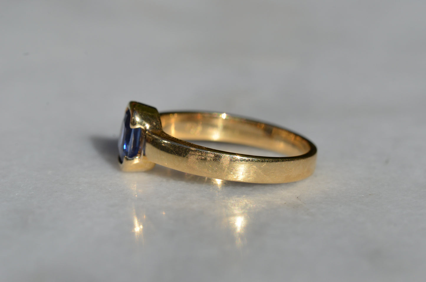 Velvety Vintage Sapphire Solitaire