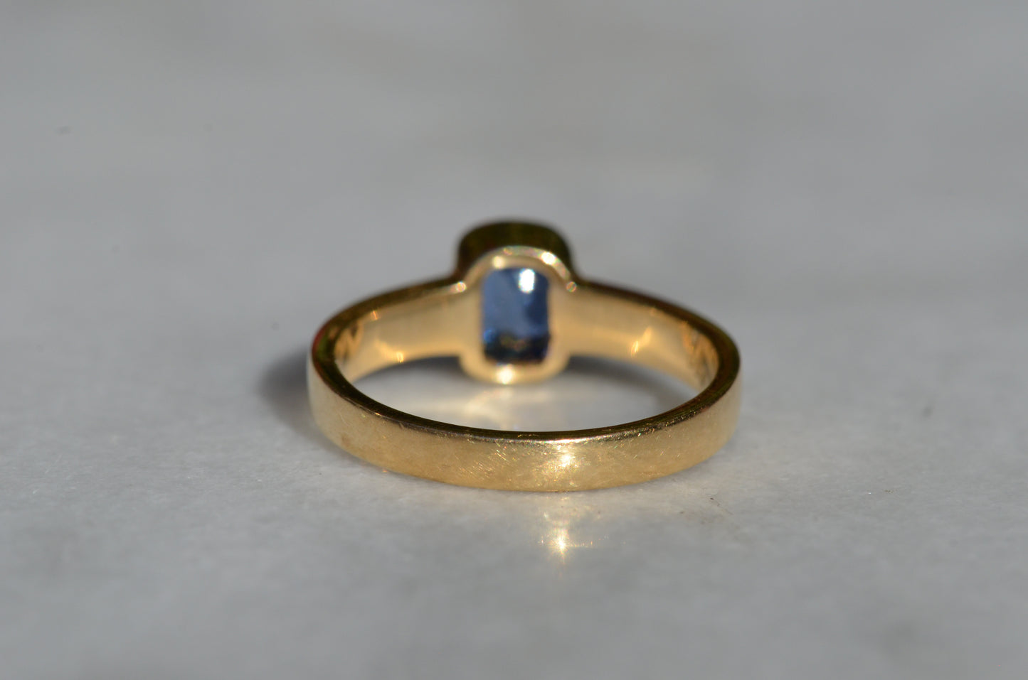 Velvety Vintage Sapphire Solitaire