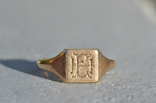 Sleek Vintage Signet Ring HE