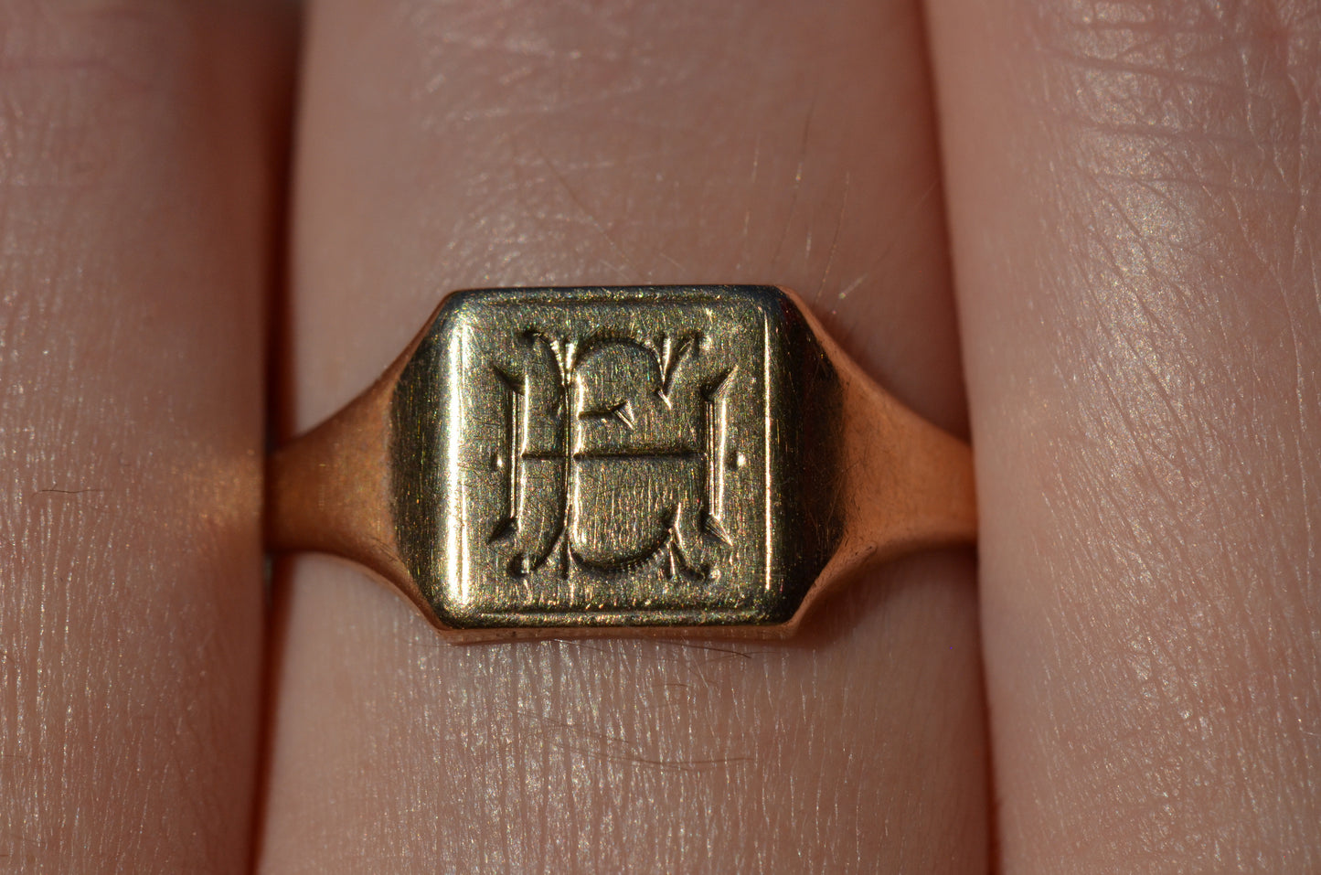 Sleek Vintage Signet Ring HE