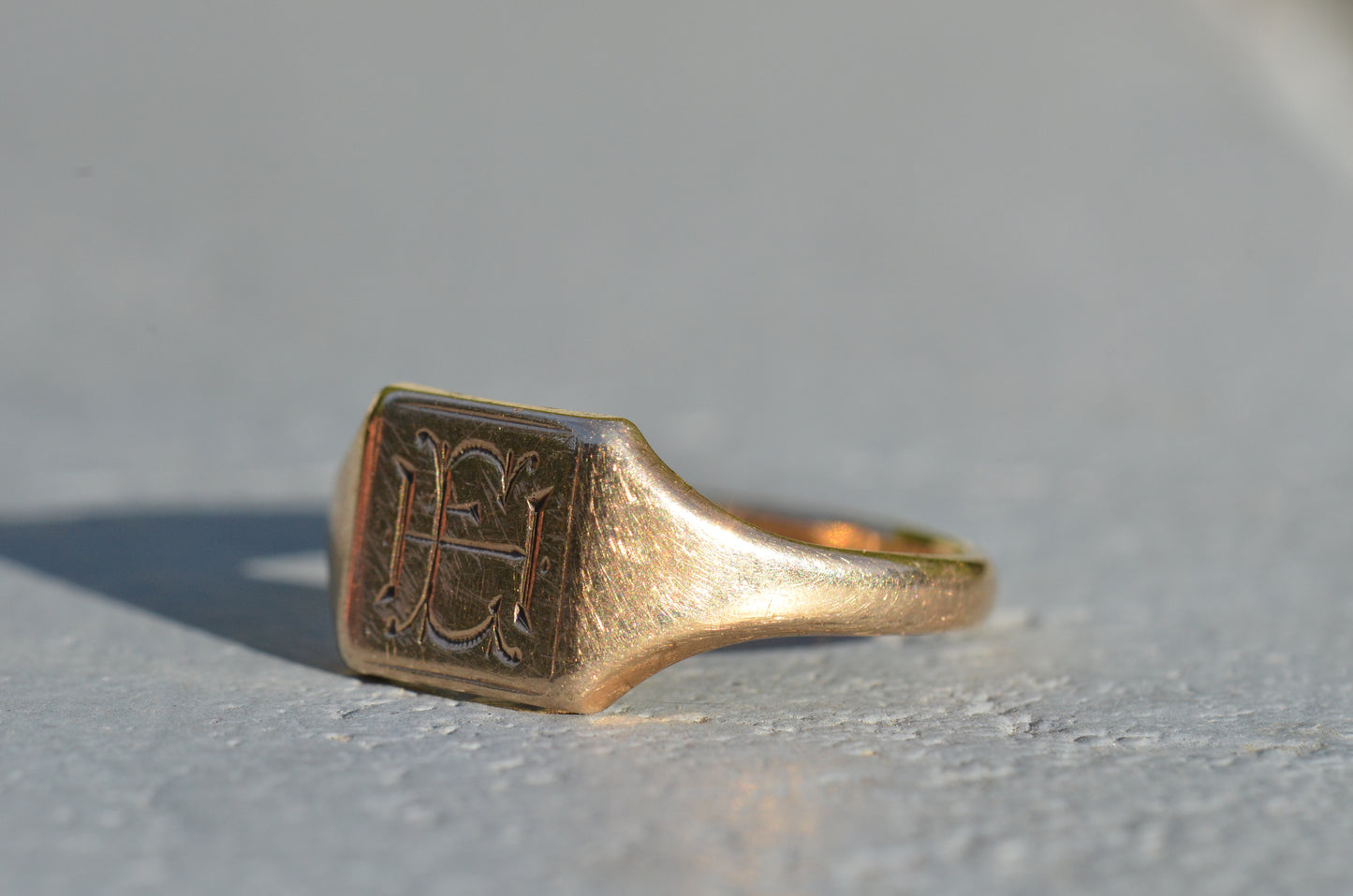 Sleek Vintage Signet Ring HE