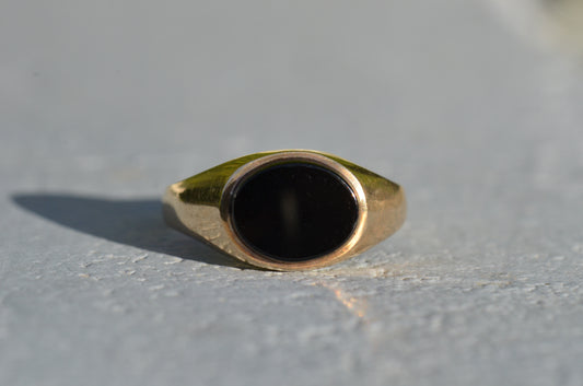 Chic East-West Onyx Signet Ring