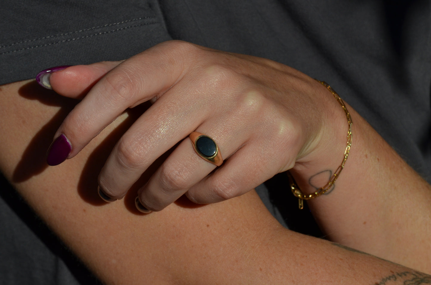 Chic East-West Onyx Signet Ring