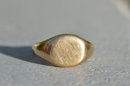 Smooth Vintage Signet Gladys